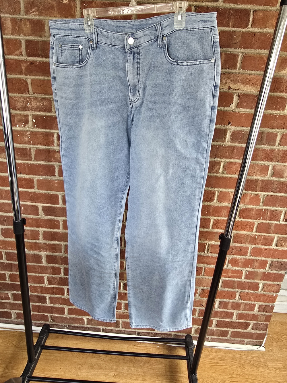Light Wash Men’s Straight Jeans